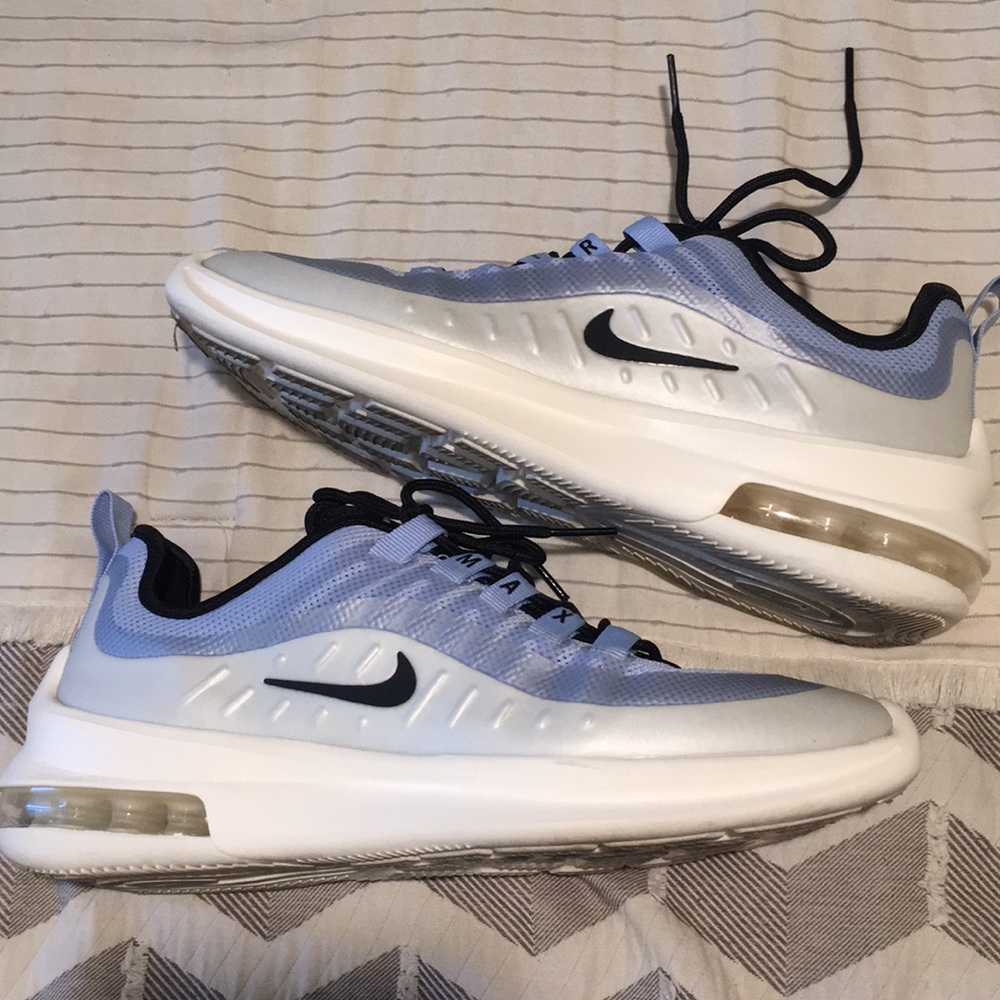Women’s Nike air max Axis